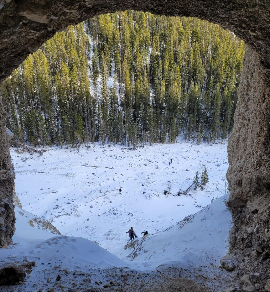 A Beautiful Winter Hike: Grotto Canyon. Climb the mountain to the cave.